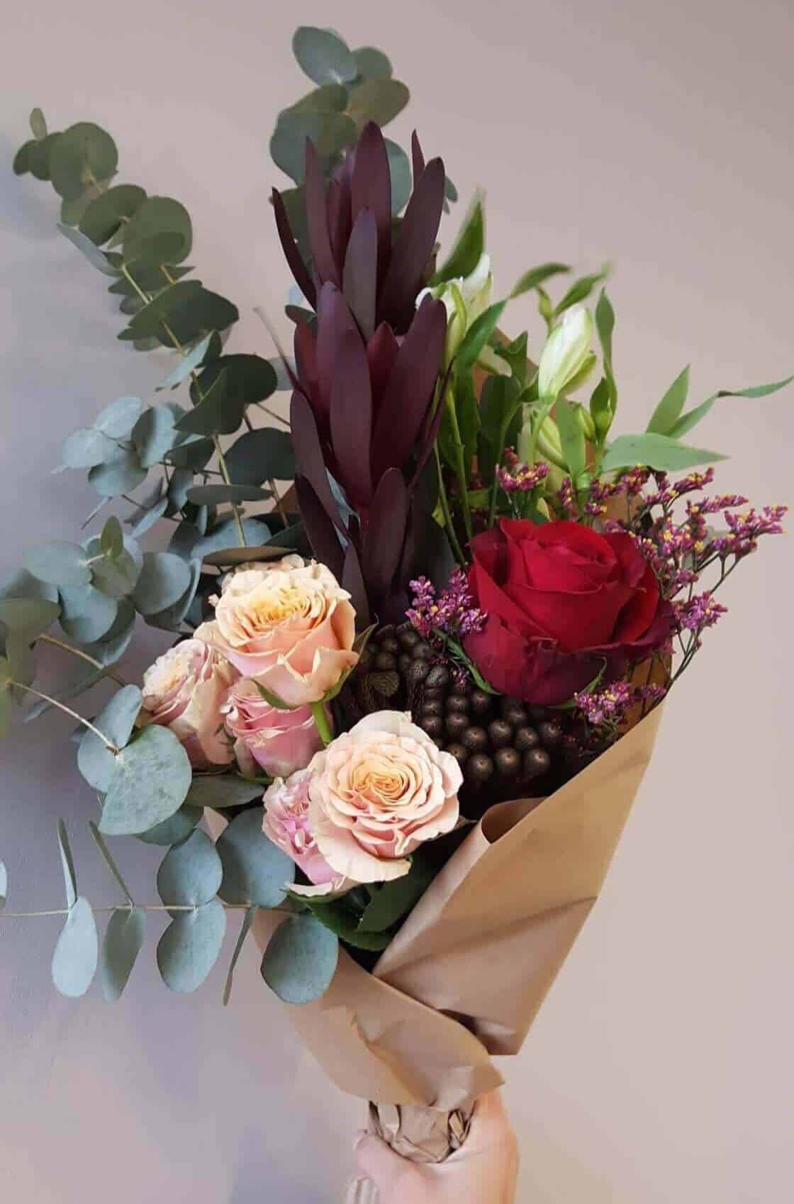 Valentinipäeva lilled "Väike prantslane" 4 valentinipäeva kimp