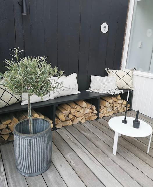 Oliivipuu tüvel 1 Oliivipuu